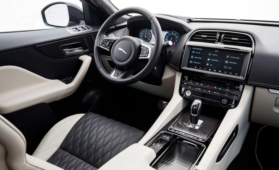 Интерьер Jaguar F-Pace SVR 2018 года  (WW) (фото 38 из 115)